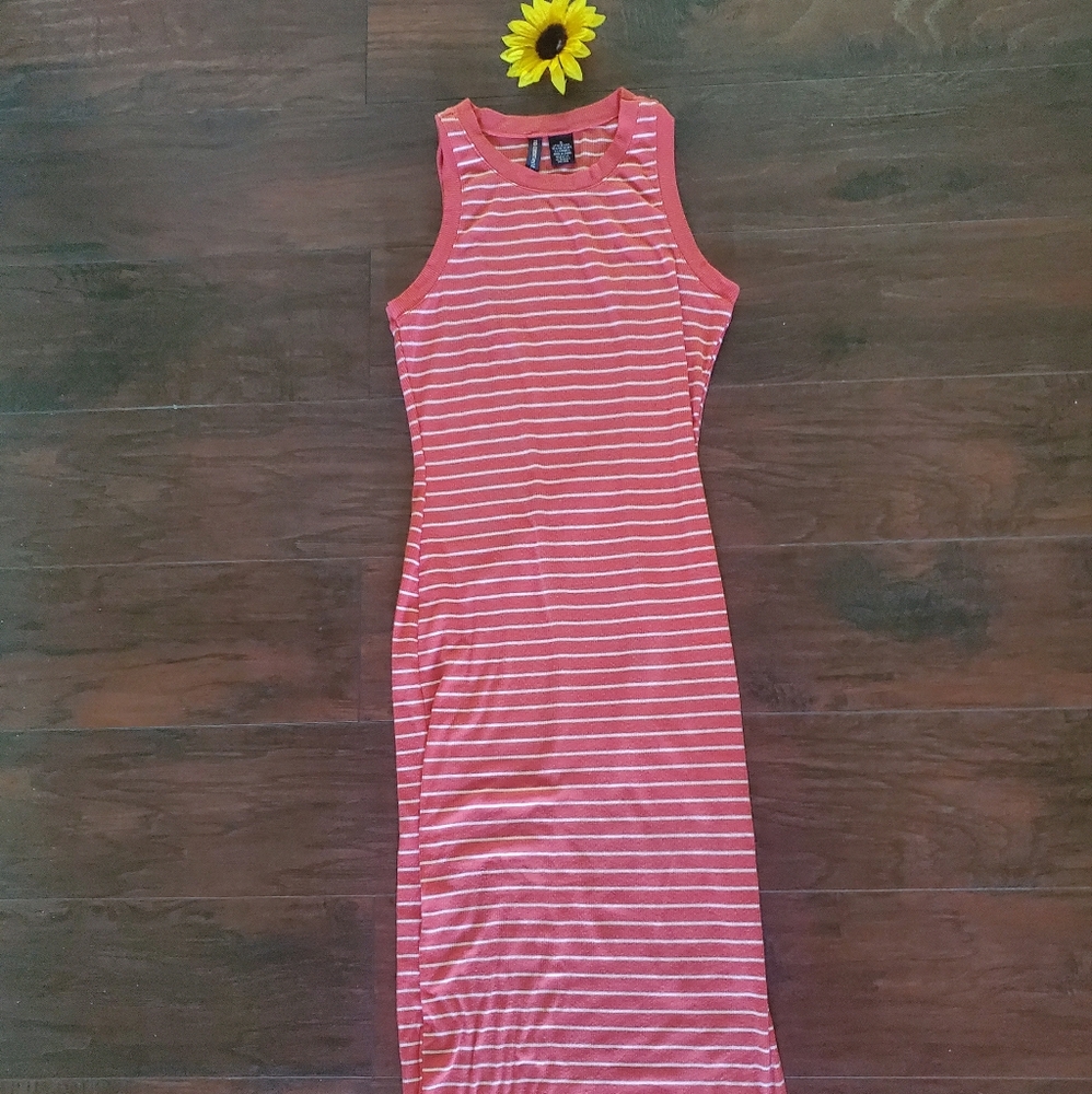 SUMMET STRIPED DRESS ๐
๐
- Picture 2 of 7